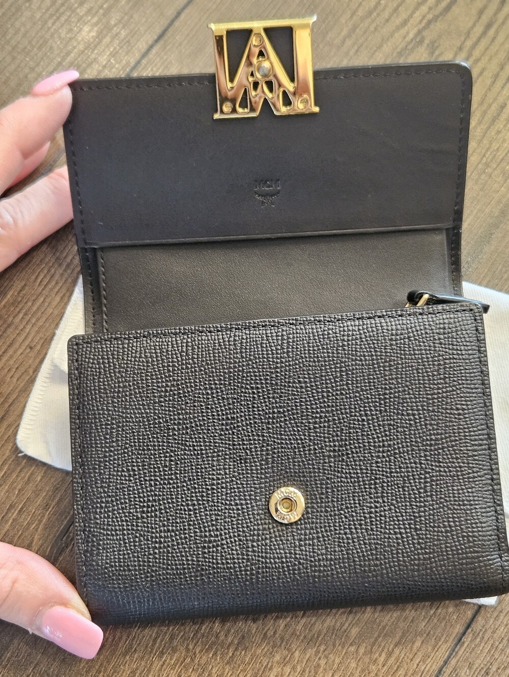 MCM Visetos Cognac Black Trifold Compact Wallet Gold Logo + Dust Bag - Picture 7 of 15